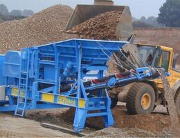 The container mobile crusher CitySkid_9V is filled with coarse material.